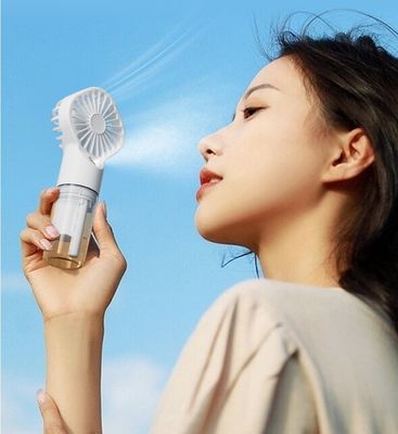 Ventilateur portable mini portatif 4 réglages de vitesse rechargeable et 2-8 heures de temps de travail