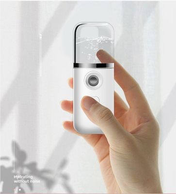 Un appareil portable à vapeur de poche, rechargeable à l'USB.