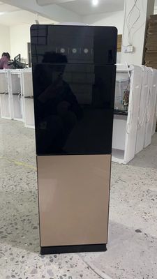 Installation de stand distributeur d'eau chaude froide chaude avec verrou de sécurité pour le bureau à domicile
