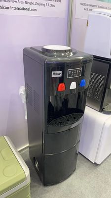 Distribuer de l'eau chaude froide avec un distributeur vertical de glace contrôlé par une application